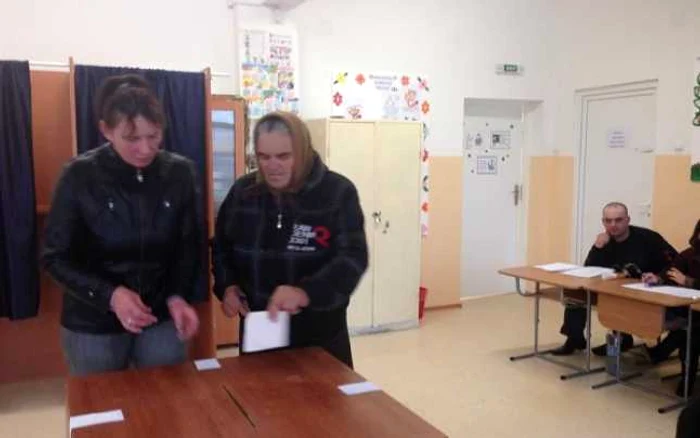 Oamenii din comuna Şimnicu de Sus susţine că votul lor nu contează