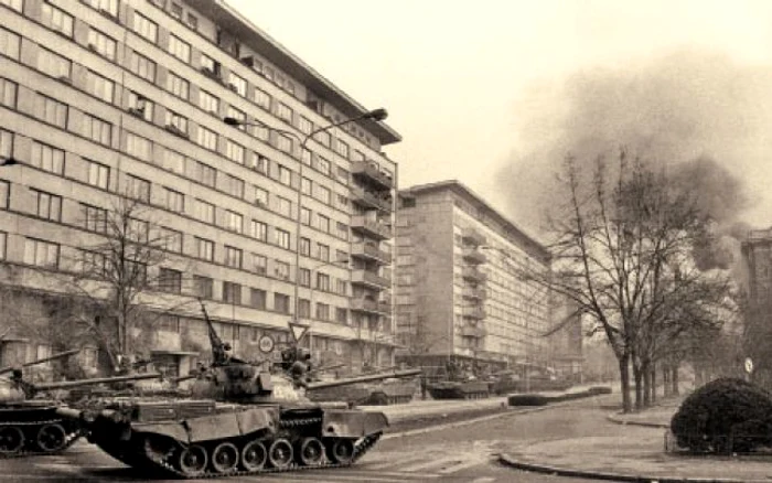 Tancuri pe străzile Capitalei, o imagine care nu poate fi uitată