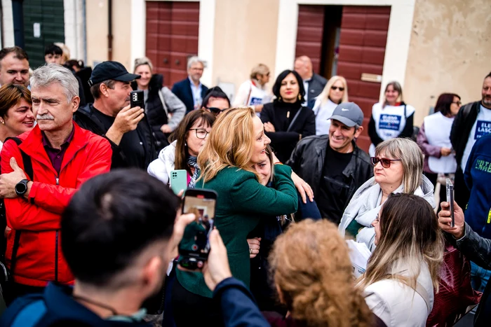 Elena Lasconi le-a cerut susținătorilor să nu dea curs provocărilor FOTO: Facebook