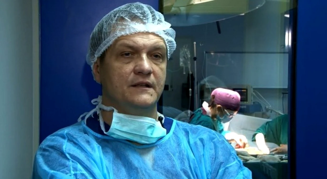 Dr. Laurenţiu Beluşică, unul dintre cei doi chirurgi care au realizat intervenţia FOTO Adevărul