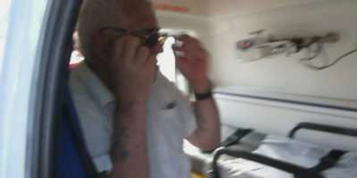 Un consilier local PSD din comuna Slatina a fost bătut şi ameninţat cu moartea, iar maşina i-a fost distrusă 
