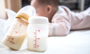 bottle breast milk new born baby jpg