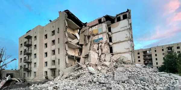Bloc distrus de rusi in Ceassiv Ucraina FOTO Twitter
