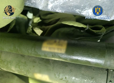Armamentul descoperit în camionul oprit în Vama Albița FOTO DIICOT