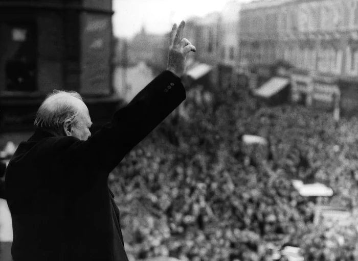 Churchill salutând victoria aliaților. FOTO: Getty Images