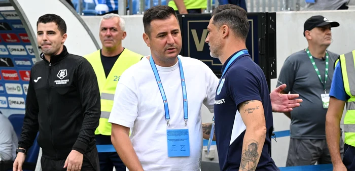 Mirel Rădoi, dreapta, și Ianis Zicu s-au duelat ieri în Bănie