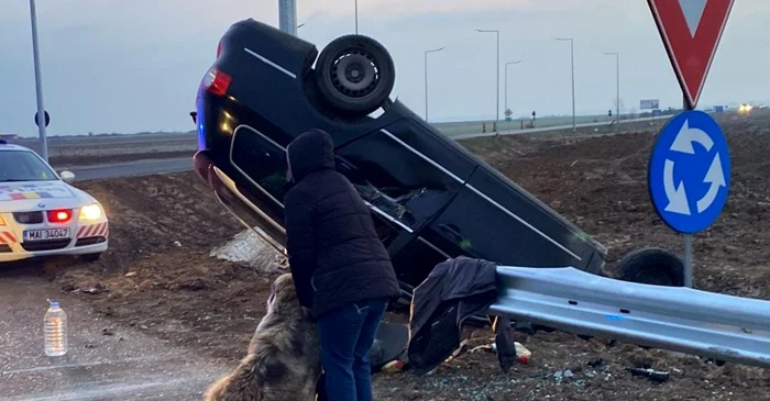 Familia care se afla în autoturism se deplasa către o localitate din Argeş FOTO: martor