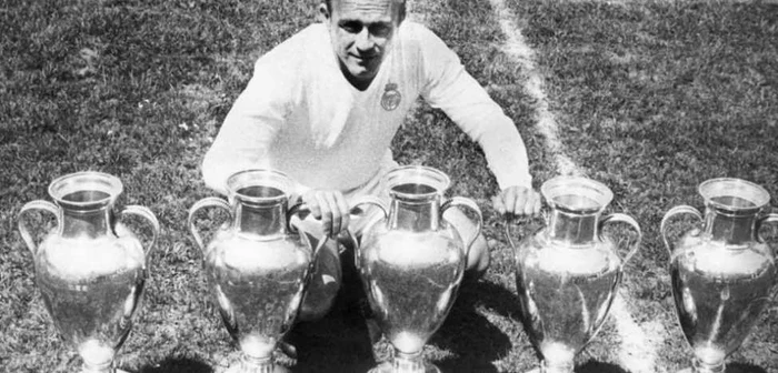 Alfredi Di Stefano, pe vremea când câştiga trofee cu Real madrid / FOTO: Mundodeportivo.com