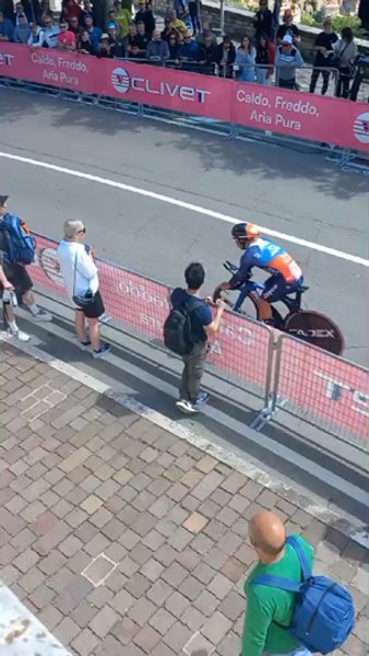 Turul Italiei, competiția care însuflețește toate comunitățile prin care trece FOTO VIDEO