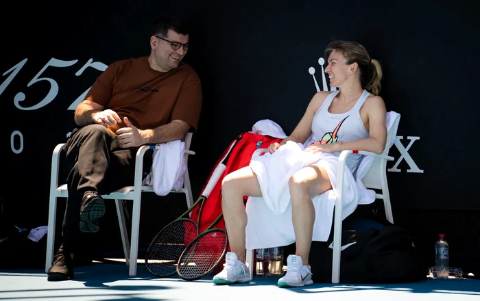 Toni Iuruc pe 16 ianuarie, alături de Simona Halep la Melbourne, Australia. FOTO Profimedia