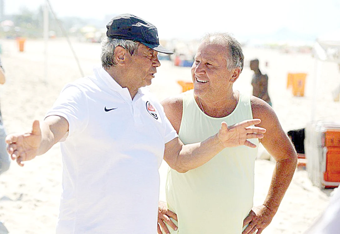 
    Mircea Lucescu  a glumit cu  legendarul Zico   