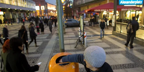 Alexanderplatz berlin saracie germania reuters