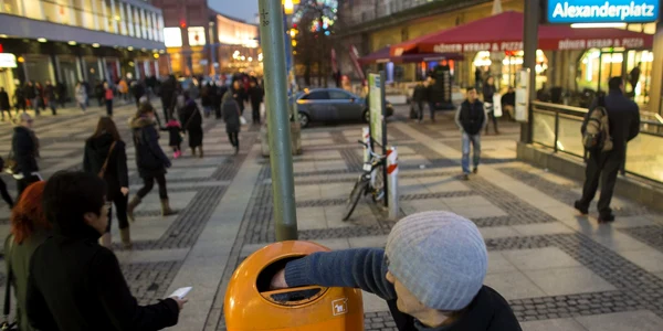 Alexanderplatz berlin saracie germania reuters
