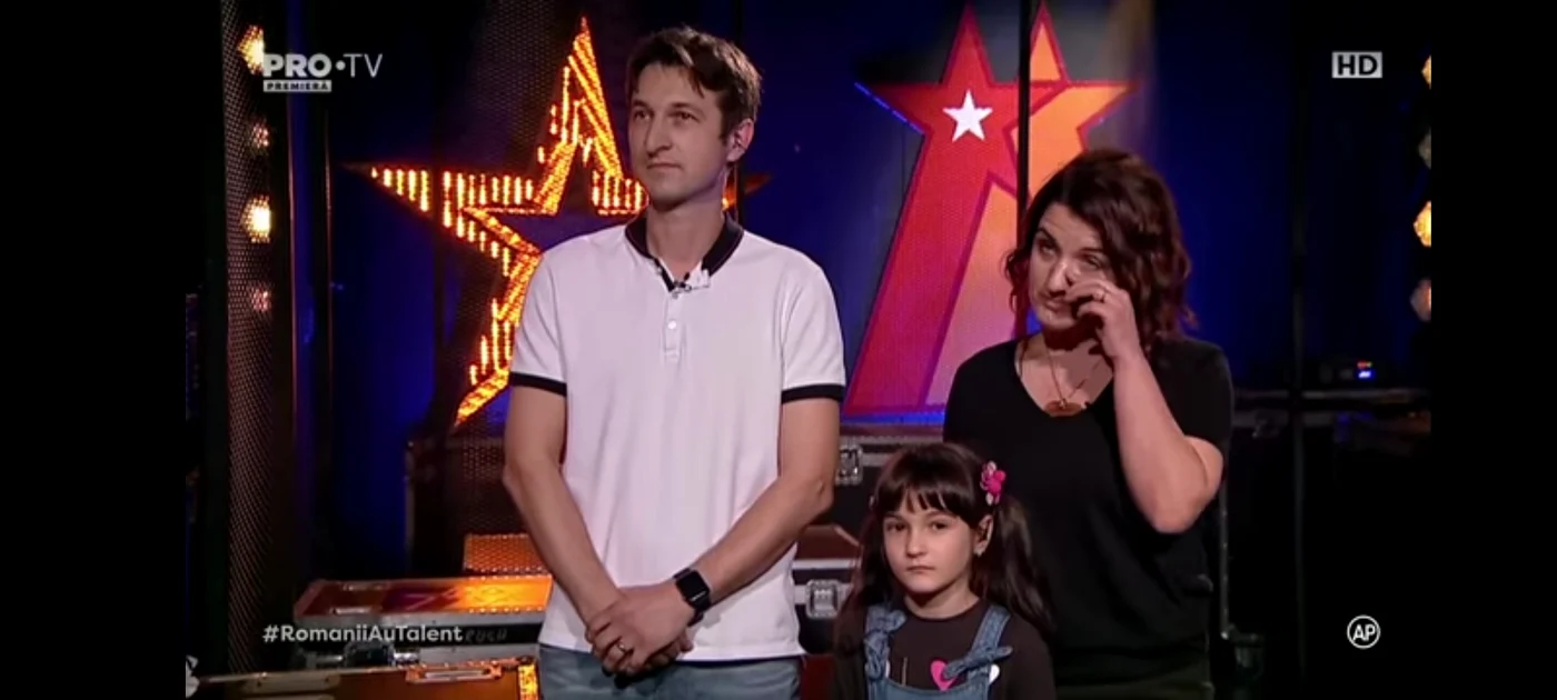 
    Sora lui Filip Cioc, de la "Românii au talent", și părințiifoto: PRO TV  