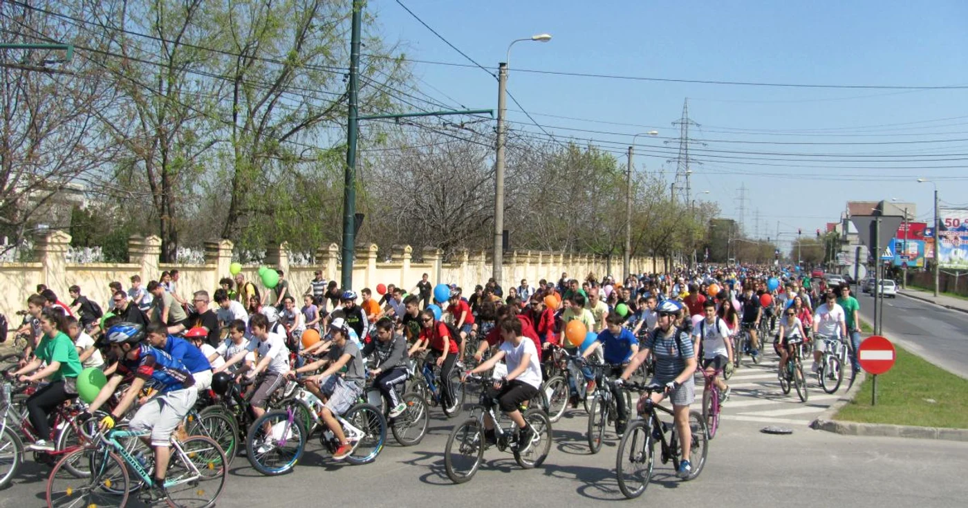 Bicicliştii sunt revoltaţi de intenţia Poliţiei Locale şi a primarului Nicolae Robu de a le bloca accesul în centru Foto: Ştefan Both