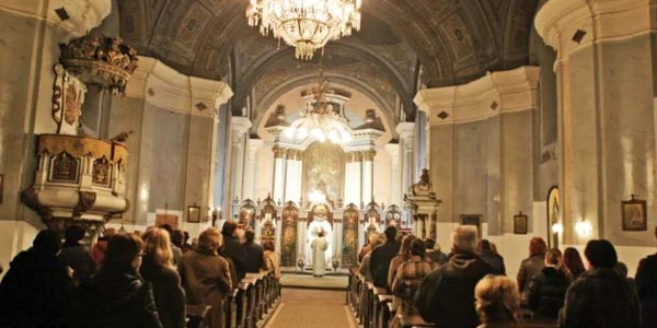 Deşi nu cred în Dumnezeu, ateii participă la slujbe de dragul familiei 