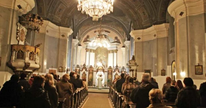 Deşi nu cred în Dumnezeu, ateii participă la slujbe de dragul familiei 