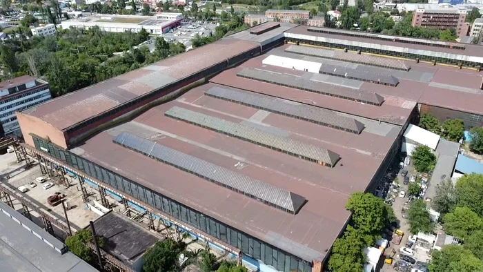 Platforma industrială Titan Mașini Grele