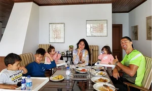 Cristiano Ronaldo și familia lui, la masa de Paște jpeg