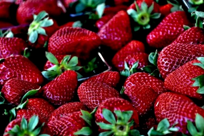 Căpşunile ajută la buna funcționare a tiroxinei – hormonul produs de glanda tiroidă.www.clickpentrufemei.ro