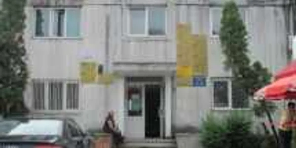 Clinica de Stomatologie şi-a montat termopane şi a câştigat reabilitarea termică