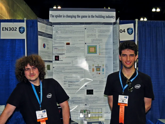 Stefan Iov şi Alexandru Glontaru, finalişti Intel ISEF 2014 FOTO Octavian Palade/Adevărul