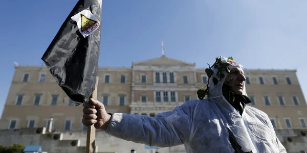 Grecii au protestat sâmbătă în Atena faţă de exploatarea resurselor miniere din Ierissos. FOTO