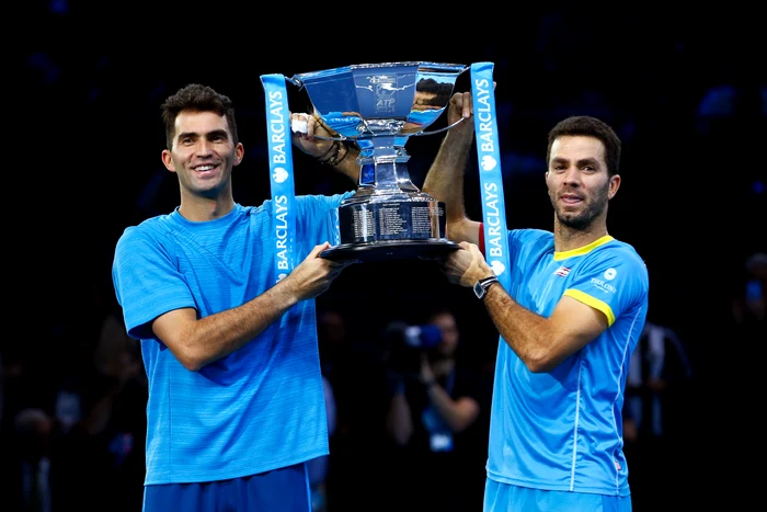 
    Tecău şi Rojer, noua pereche care conduce clasamentul de dublu ATP, gustă la propriu victoriaFOTO: Getty Images  
