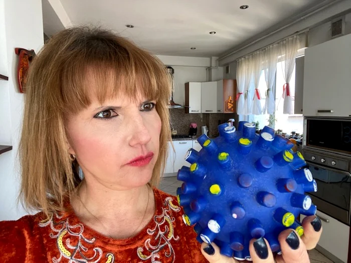 A constatat că una din jucăriile cățelului ei, Obama, seamănă cu temutul Covid-19