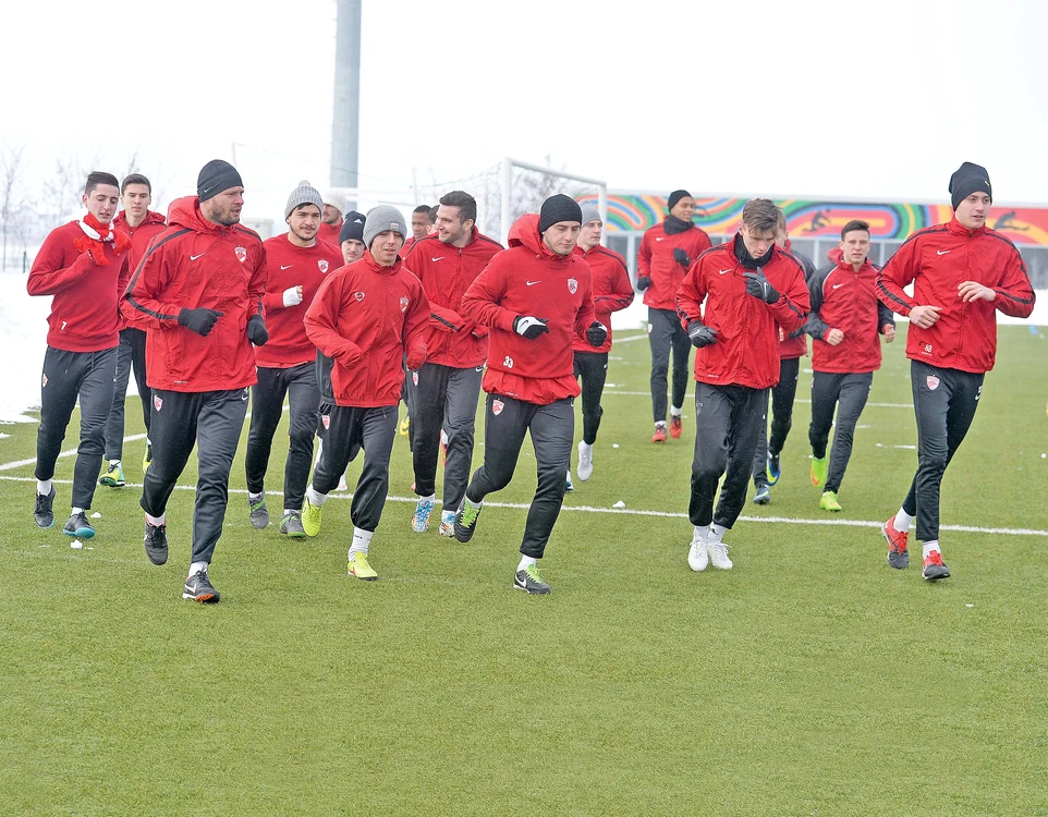 
    Fotbaliştii de la Dinamo  nu-l mai suportau pe  antrenorul Mihai TejaFoto: Mediafax  