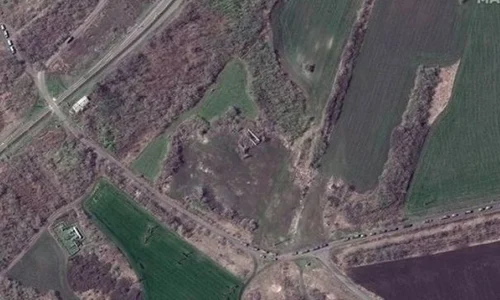 Imaginile din satelit sugerează că Rusia adună trupe în cel puţin trei locuri de la graniţa cu Ucraina jpeg