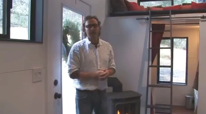 Casa foloseşte fiecare centimetru de spaţiu într-un mod plăcut şi eficient