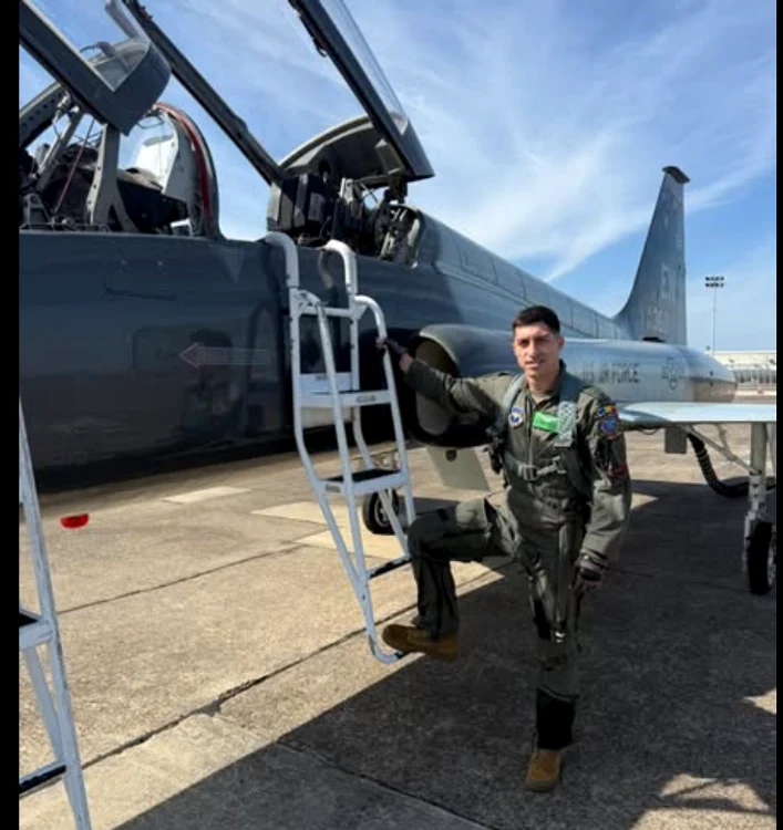 Cel mai tânăr instructor de zbor NATO este român. FOTO: Facebook / Forțele Aeriene Române