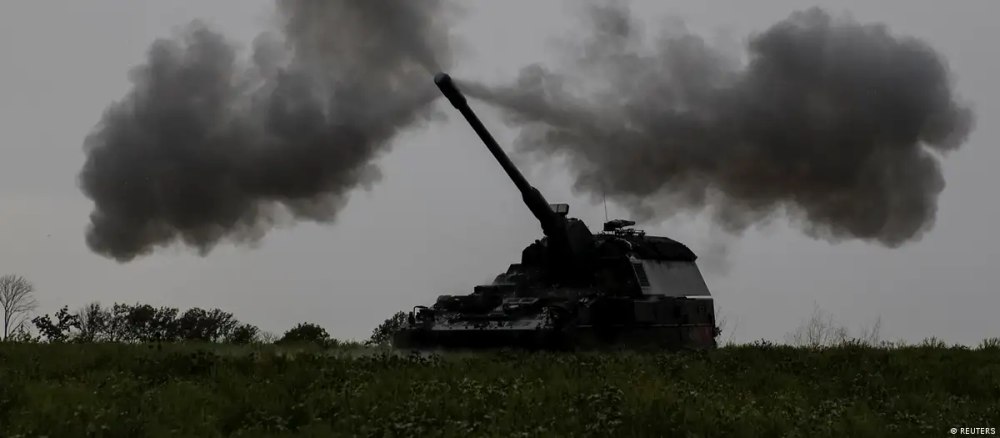Boom în industria armelor, deficit pe front
