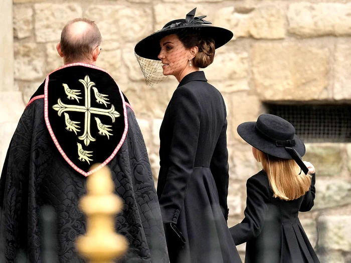 Kate Middleton a purtat colierul din perle al Reginei Elisabeta a II-a