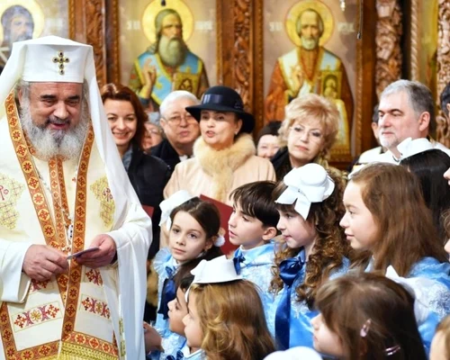 Patriarhul daniel copii biserica ortodoxie foto basilica
