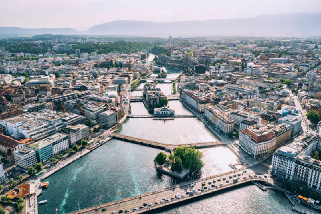 Turiștii spun că Geneva, Elveția „este o țară dificilă pentru a crește copii” FOTO: Arhivă
