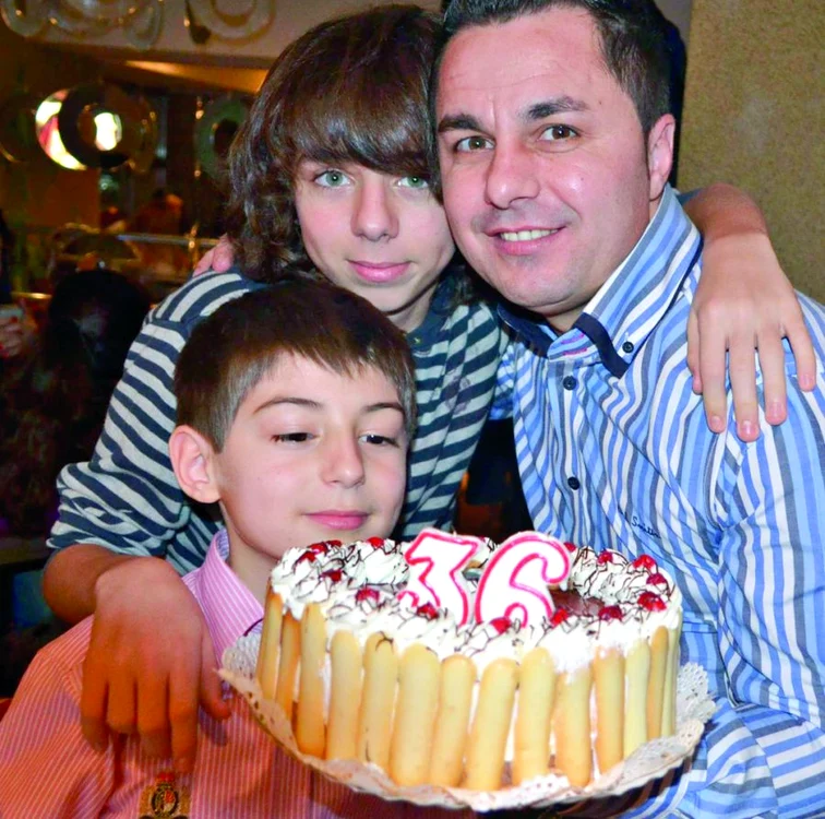 Florentin Petre i-a avut alături pe cei doi băieţi de ziua lui