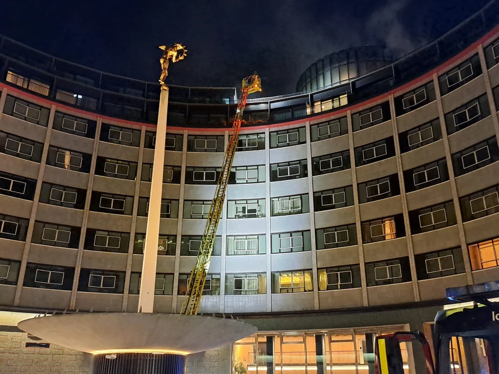 Alertă la Londra: incendiu într-o clădire cu nouă etaje. 15 echipaje de pompieri intervin