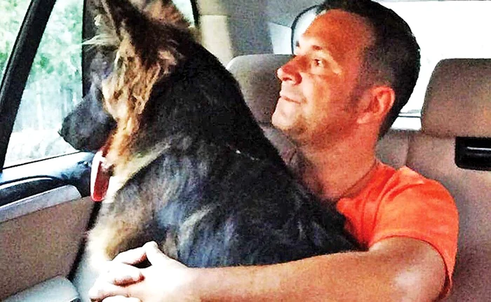 
    Poza aceasta face furori pe Internet  