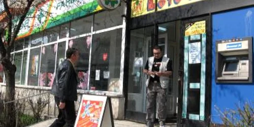 Bistriţa: Sediul BCR din Decebal a fost vandalizat