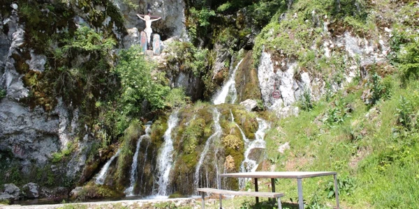 Cascada Izvorul Frumos de lângă Schitul Pahomie din Parcul Naţional Buila - Vânturariţa judeţul Vâlcea Foto Adevărul - credit Ştefan Filip