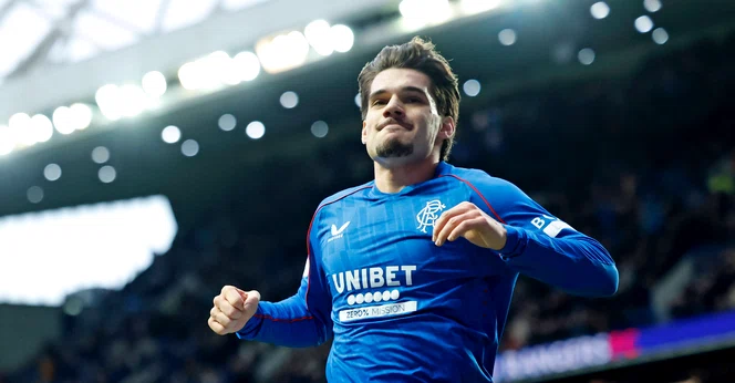 Ianis Hagi câștigă bine la Rangers, dar joacă tot mai rar. Foto Profimedia 