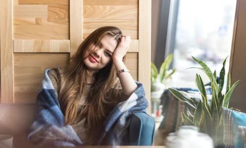 femeie fericită singura jpg