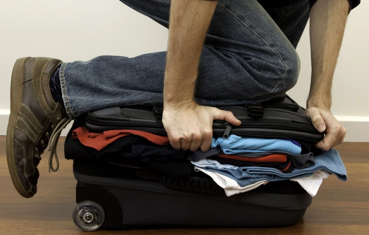 
    Împachetatul lucrurilor poate fi o corvoadă dacă nu știi cum să faci bagaje mai ușor foto: www.devonluggage.com  