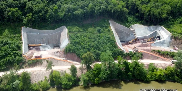 tunelurile feroviare de pe valea muresului in judetul hunedoara foto daniel guta adevarul