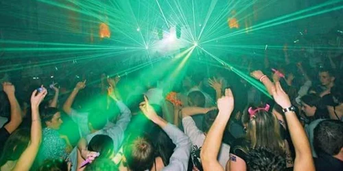 Crăciun sărbătorit în cluburi