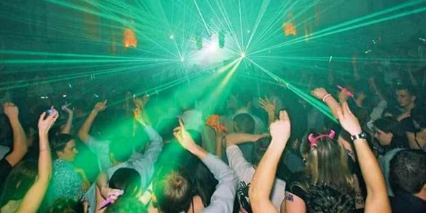 Crăciun sărbătorit în cluburi