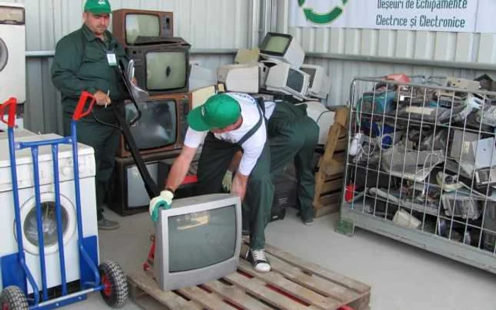 Deşeurile electrice şi electronice vor fi colectate timp de două zile. Foto arhivă adevarul.ro