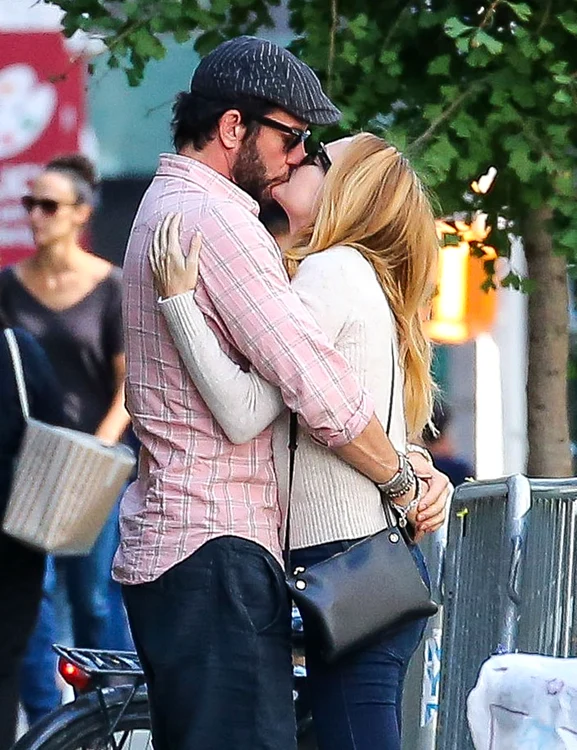 Exclusive    Heather Graham & Yaniv Raz Pack On The PDA In NYC jpeg